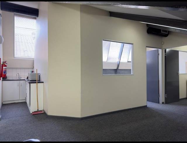 BUSINESS PROPERTY TO RENT IN MOWBRAY